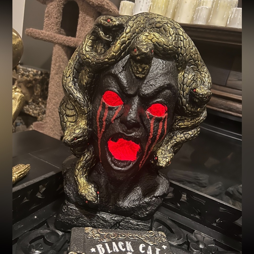 Light up Medusa head bust